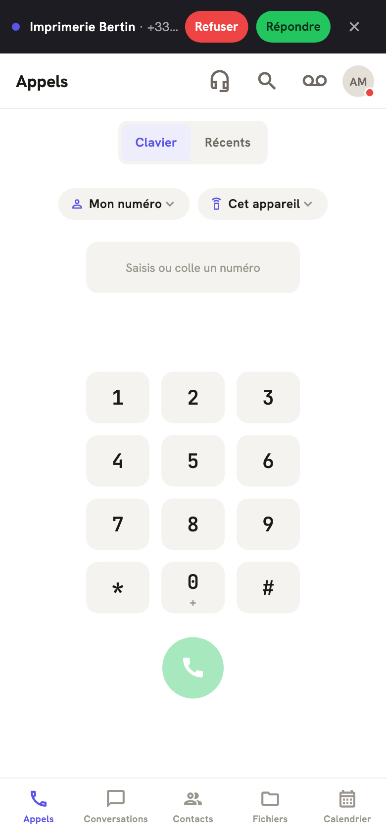 Un appel entrant sur téléphone : le bandeau en haut de l'écran avec Refuser et Répondre
